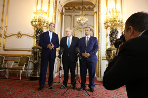 Foreign Secretary Boris Johnson and US Secretary of State John Kerry with UN Special Envoy for Yemen Ismail Ould Cheikh Ahmed in London, 10/16/2016. https://flic.kr/p/N64Xoo
