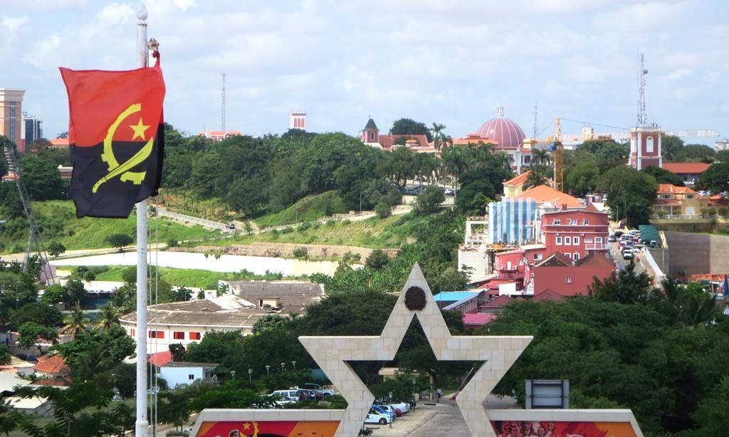 https://en.wikipedia.org/wiki/Luanda#/media/File:Cidade_Alta_in_Luanda_-_Angola_2015.jpg