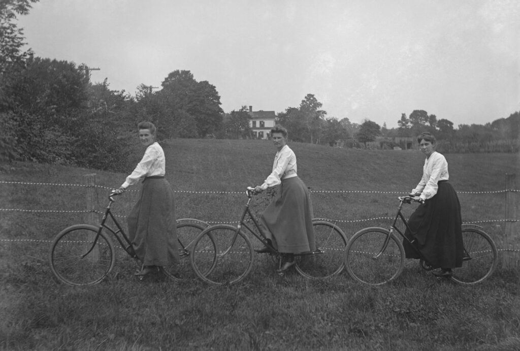 Women cycling through the countryside in 1919