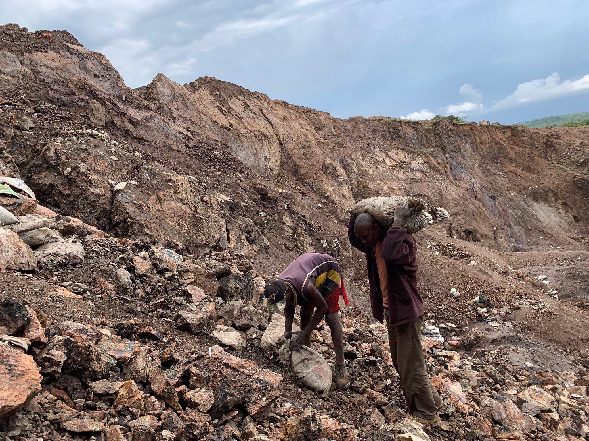 Artisal Cobalt Miners in the Congo. “Artisanal Cobalt Mining” by the International Institute for Environment and Development Photostream under C.C. B-NC-ND 20.